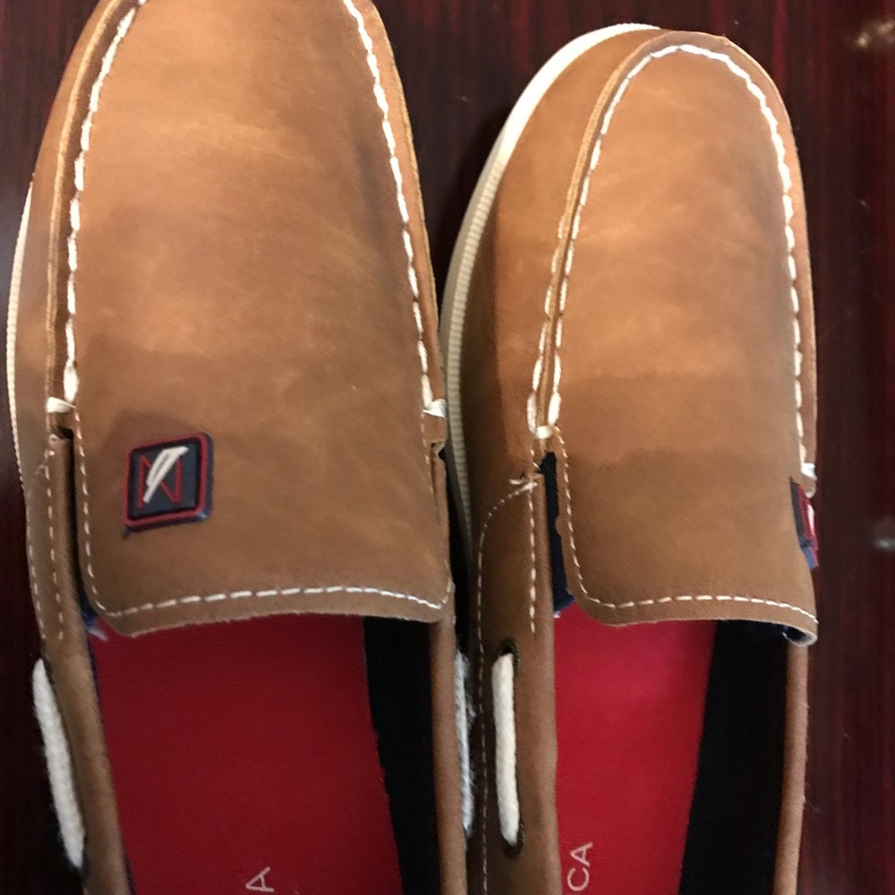 Woman’s Classic Nautica Tan White Rope Slip Ons! - Picture 11 of 15